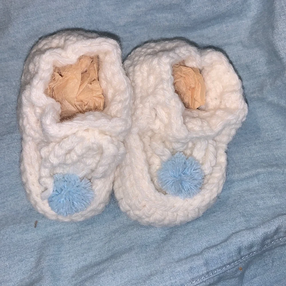 Handcrafted vintage baby booties white blue pompom